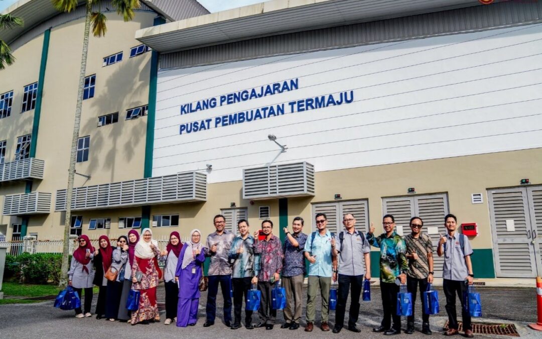 Lawatan Penanda Aras ke Teaching Factory UTeM